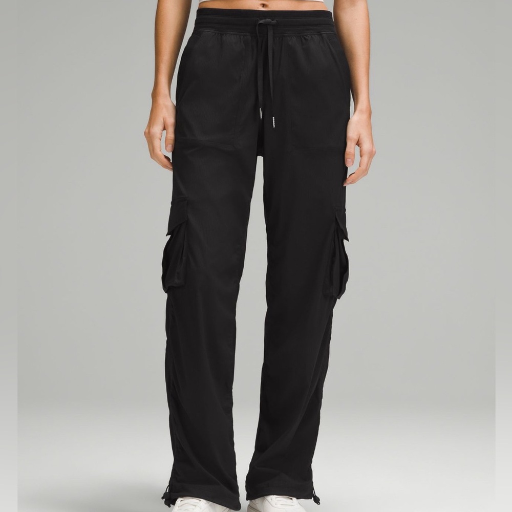 Dance Studio Relaxed-Fit Mid-Rise Cargo Pant